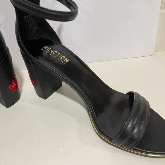 Kenneth Cole Reaction 8.5 Lolita Heels Black Embroidered Floral Block Heel - Picture 4 of 7